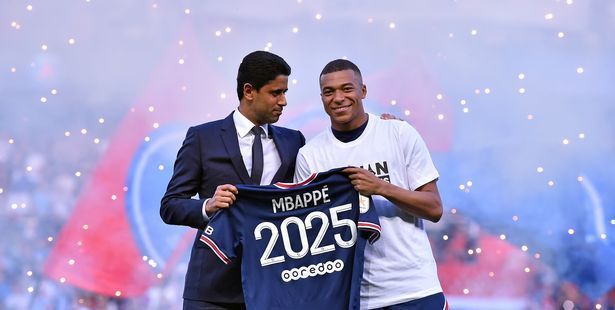英超第13轮，10人切尔西客场1-4不敌纽卡斯尔。